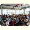 Zum Start werden Luftballons an die Decke geblasen